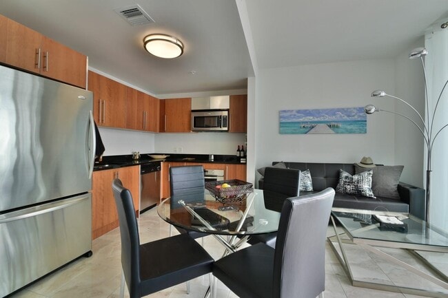 Building Photo - 300 Biscayne Boulevard Way