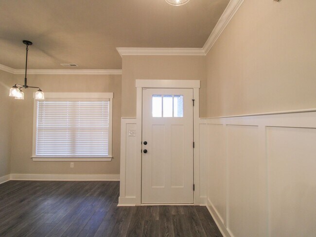 Building Photo - LIKE NEW Home in Natures Cove West in Athe...