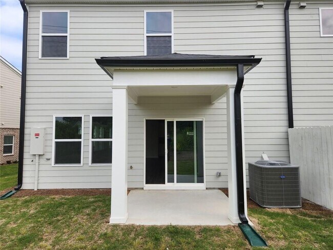 Building Photo - 1050 Sunny Lk Dr