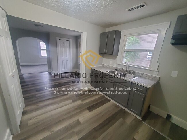 Building Photo - -NEW-Southside 2 bedroom, 1 bath, 1 car de...