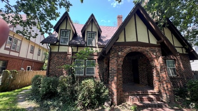 Building Photo - 707 Litchfield N
