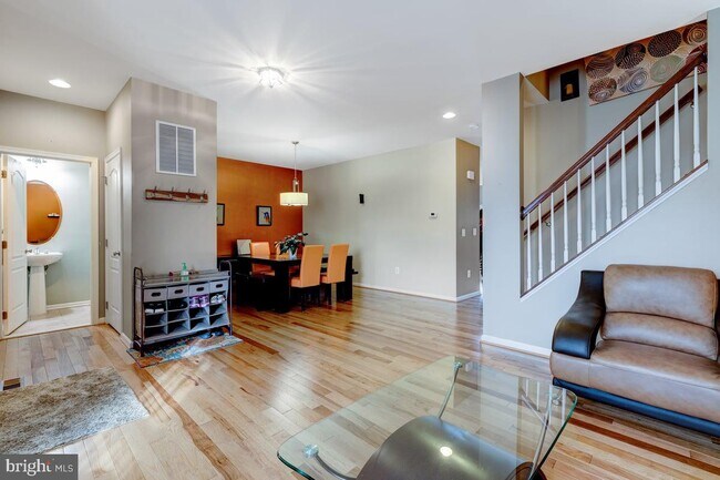 Building Photo - 15436 Painters Cove Way