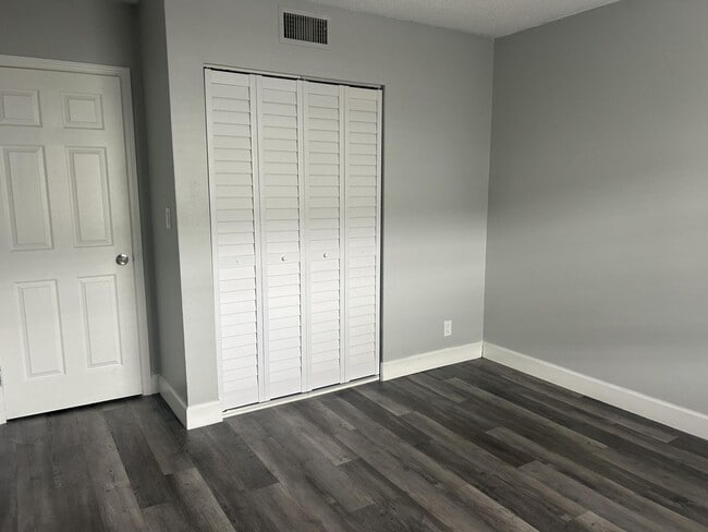 Foto del edificio - 3232 NW 84th Ave