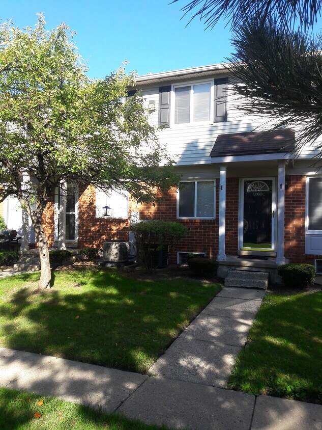 Primary Photo - 2060 Orchard Crest St