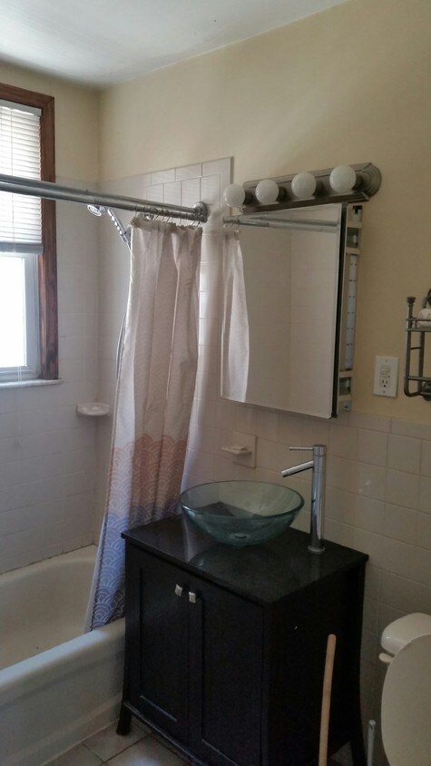 Bathroom - 72 Jefferson Ave