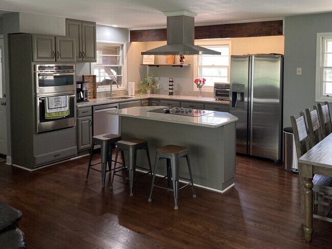 Main kitchen - 3300 Decker Pl