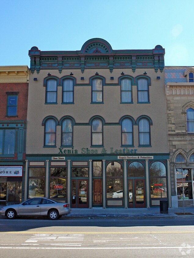 Primary Photo - 21 E Main St