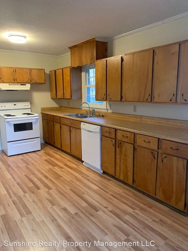 Building Photo - 3 br, 1 bath House - 315 E. Dameron Ave
