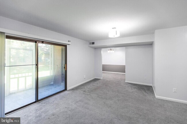 Building Photo - 10618 Provincial Dr