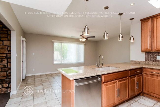 Foto del edificio - 4907 S Park Dr