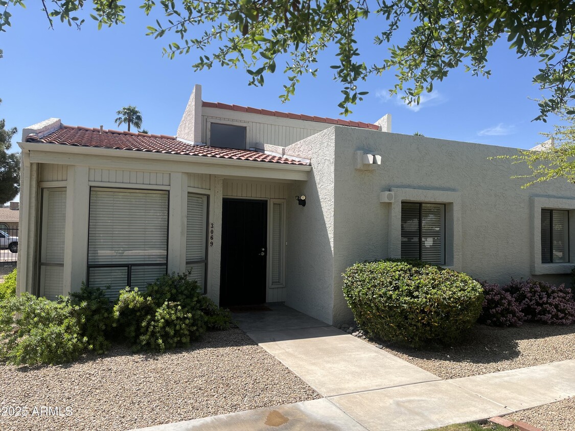 Primary Photo - 3069 E Cannon Dr