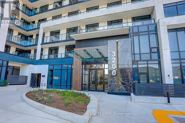 Photo du bâtiment - 3200-3200 William Coltson Ave