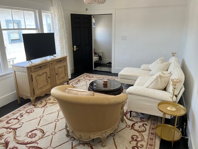 Building Photo - 1122 9th St