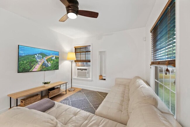 Foto del edificio - 4501 Banister Ln