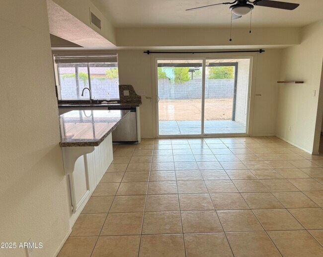 Foto del edificio - 1019 E Rowlands Ln