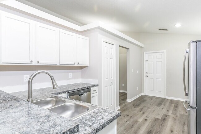 Foto del edificio - 3027 Eagle Crossing Dr