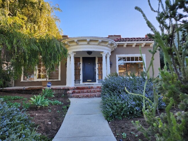 Building Photo - 106 N Ridgewood Pl