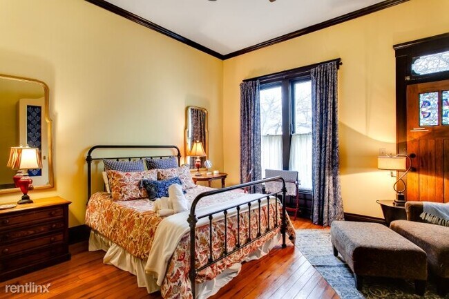 Foto del edificio - 3 br, 2 bath House - 2042 Frankfort Ave