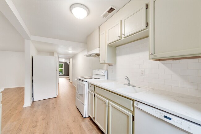 Foto del edificio - 766 120th St S