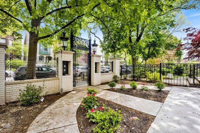 Foto del edificio - 2522 N Burling St