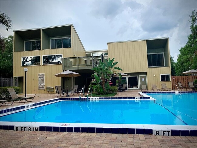 Building Photo - 1056 E Michigan St