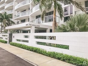 Building Photo - 13800 Highland Dr