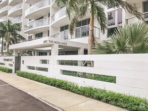 Building Photo - 13800 Highland Dr