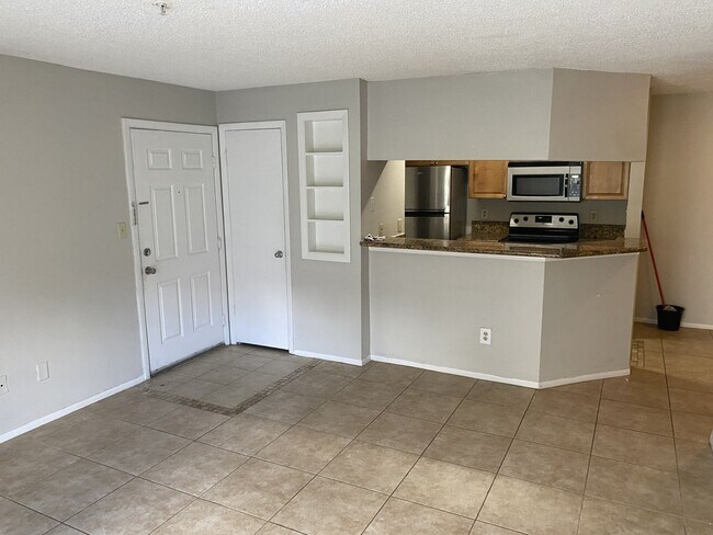 Foto del edificio - 1 bedroom 1 bath washer and dryer include