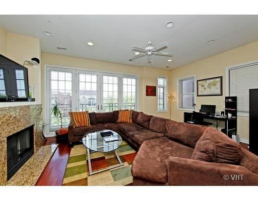 Building Photo - 1316 N Wicker Park Ave