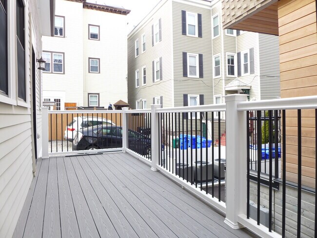 Building Photo - 7 Leverett St