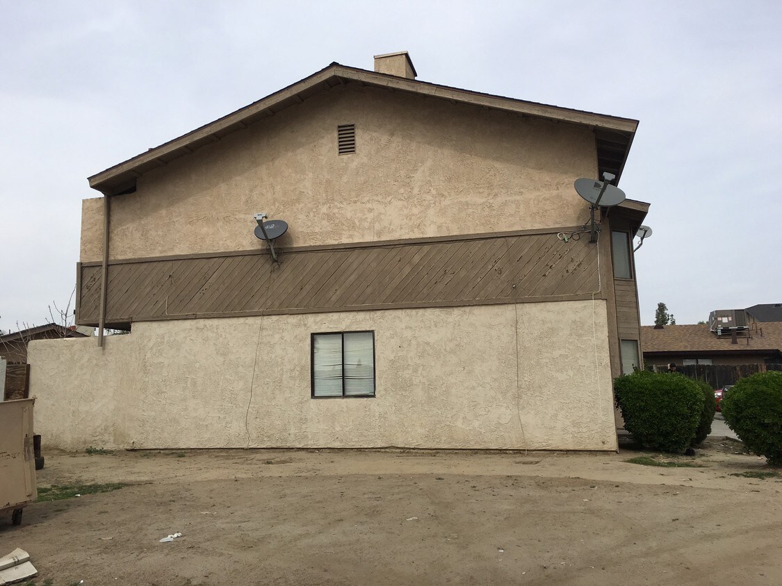 Building Photo - 6409 Castleford St