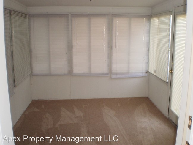 Building Photo - 3 br, 1 bath House - 1700 Iroquois Drive