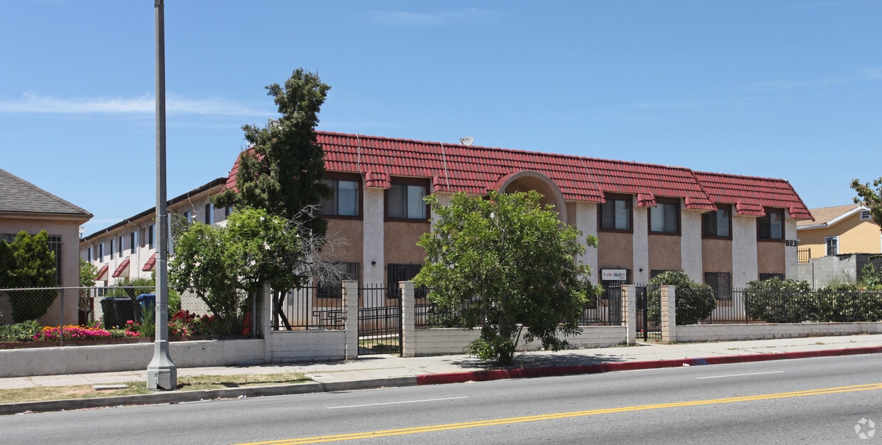 Building Photo - 823 N Soto St