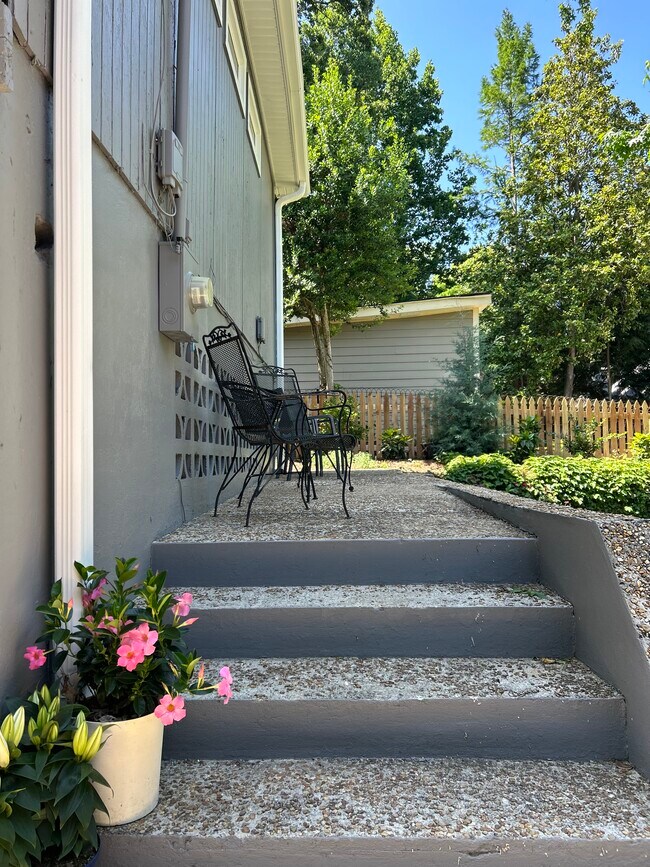 Building Photo - 1976 Northside Dr NW