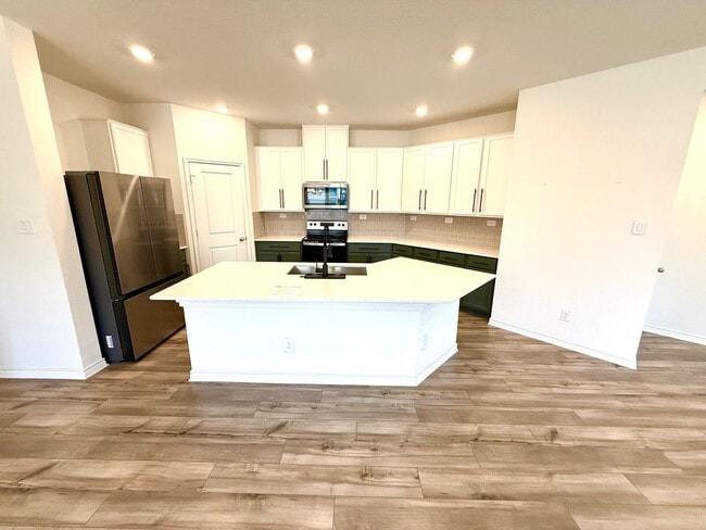 Building Photo - 4015 Casita Mia St