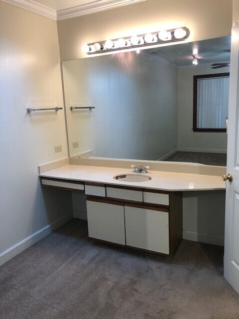 Foto principal - 8366 Governor Dr