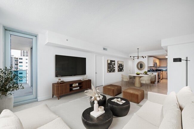 Foto del edificio - 7501 E Treasure Dr