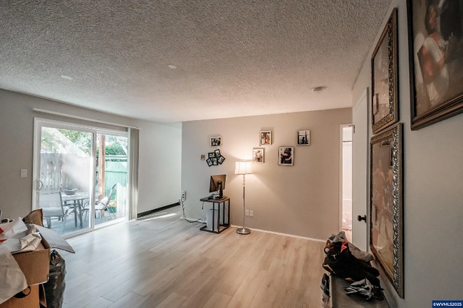 Building Photo - 297 Main St W