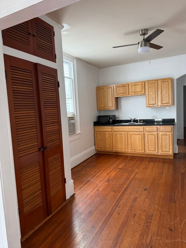 Building Photo - 731 Toledano St