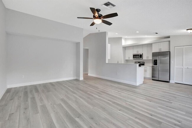 Foto del edificio - 5200 NW 66th Ave