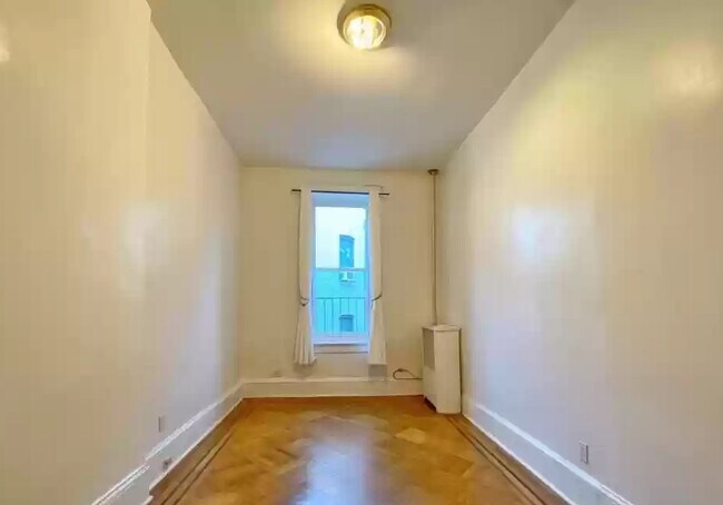 bedroom - 397 Flatbush Ave