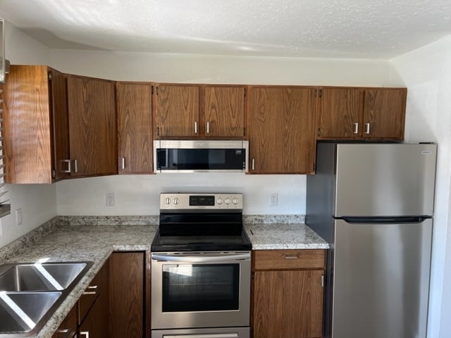 Building Photo - 601 Rizek Dr