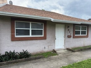Building Photo - 911 SW 76th Ave