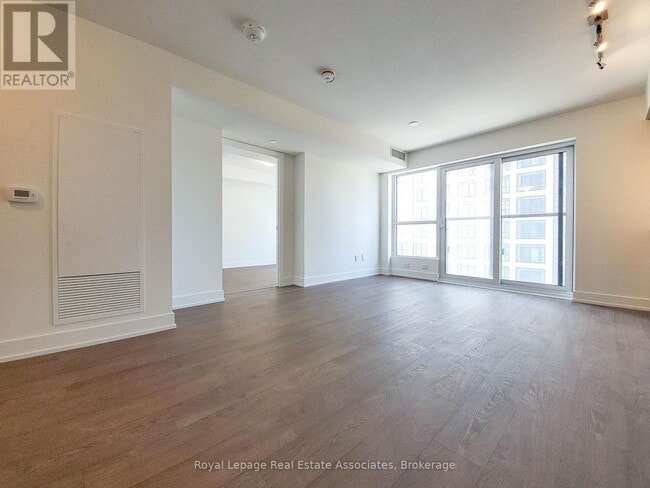 Building Photo - 5 Mabelle Ave