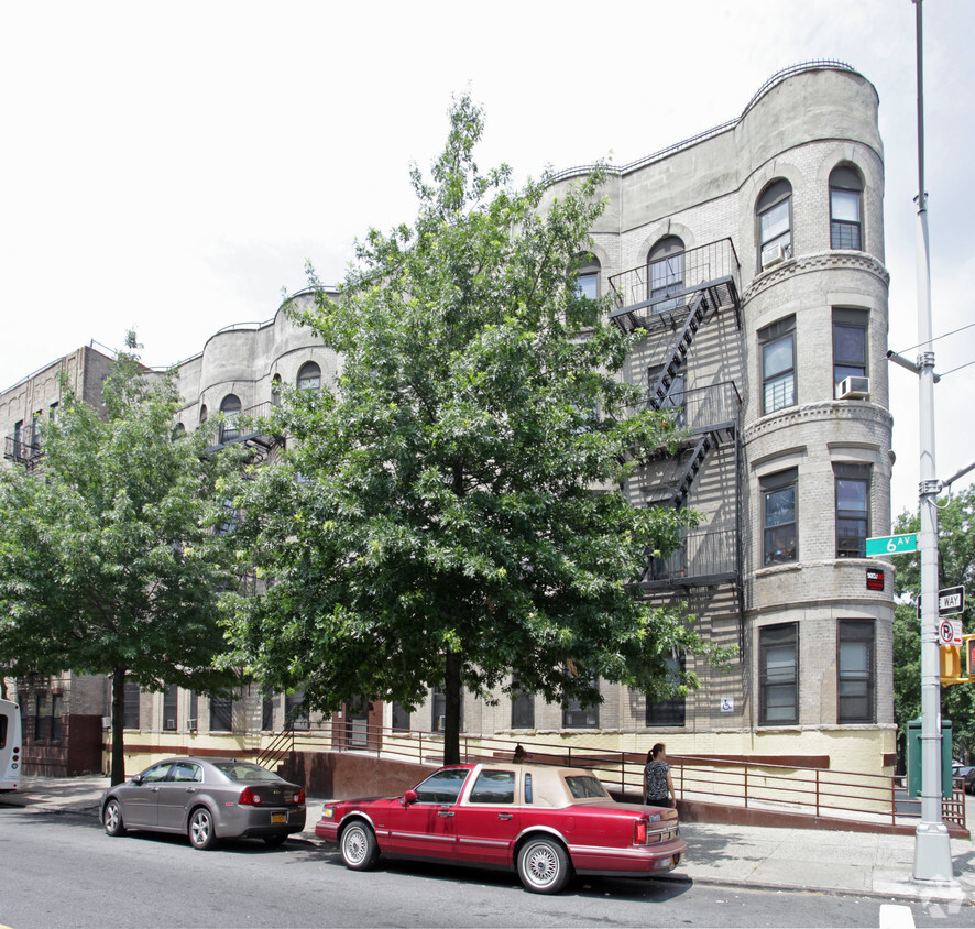 Primary Photo - Sunset Park Apartments