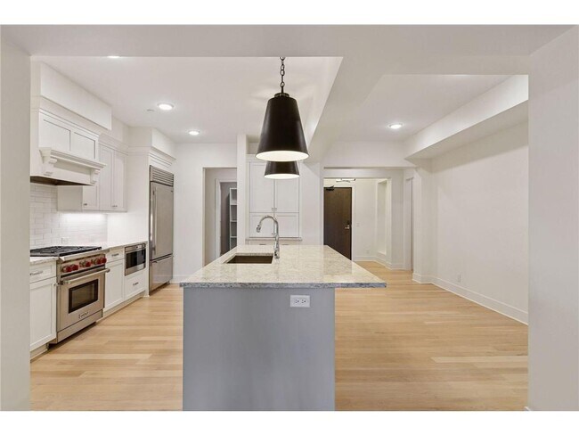 Foto del edificio - 222 Ferndale Rd S