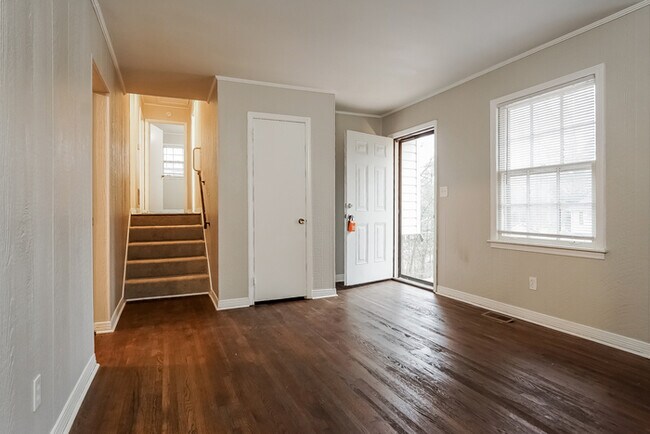 Foto del edificio - Adorable Center Point Home