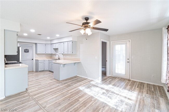 Building Photo - 700 Capri Dr