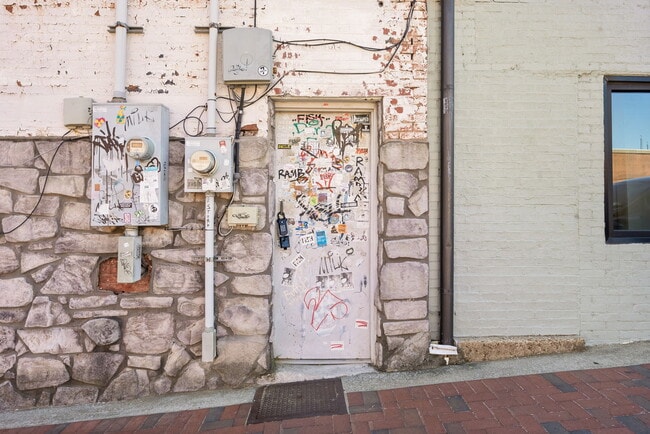 Building Photo - 139 Franklin St