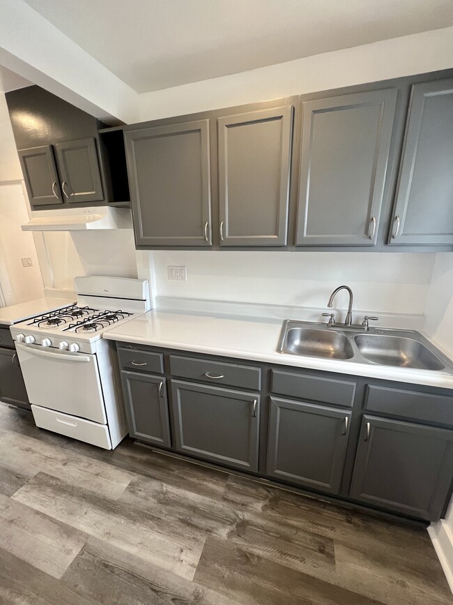 Building Photo - 36 N Bushnell Ave